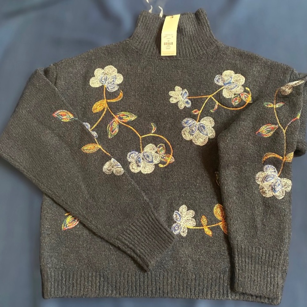 Francesca’s Navy Floral Embroidered Sweater by Mi Ami size extra small